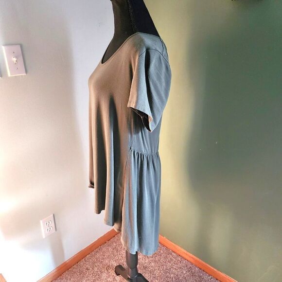 Torrid Super Soft Green Short Sleeve High Low Shirt Blouse Top Size 00 - Picture 3 of 4